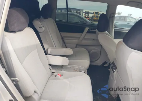 2011 Toyota Highlander Base V6 z USA, uszkodzony, nr VIN 5TDBK3EHXBS075212